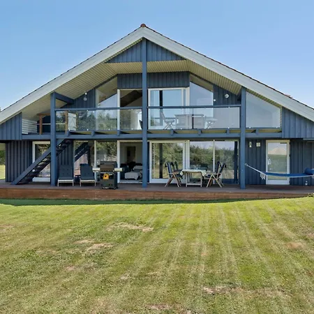 Spacious Near The Fjord Kong