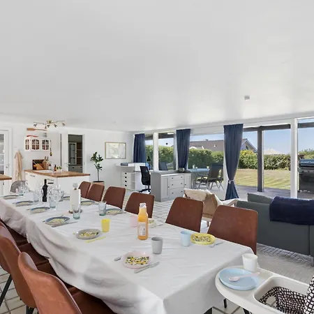 Spacious Near The Fjord *