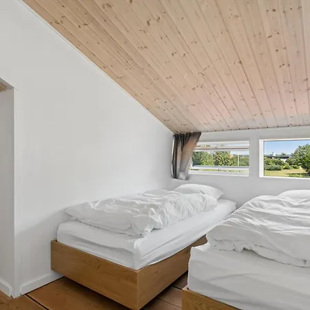 Spacious Near The Fjord