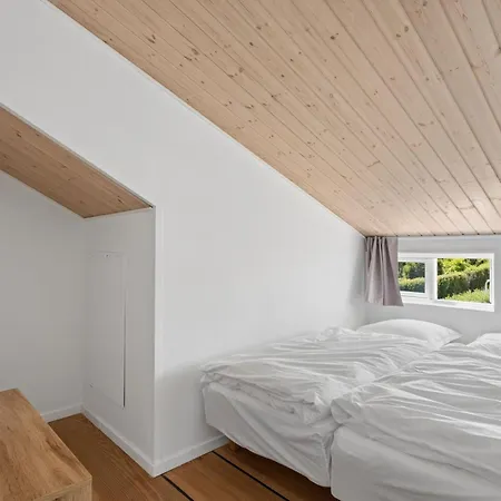 Spacious Near The Fjord * Kong