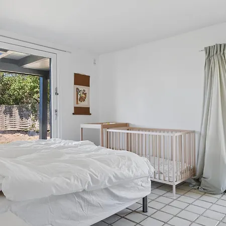 Spacious Near The Fjord Feriehus *